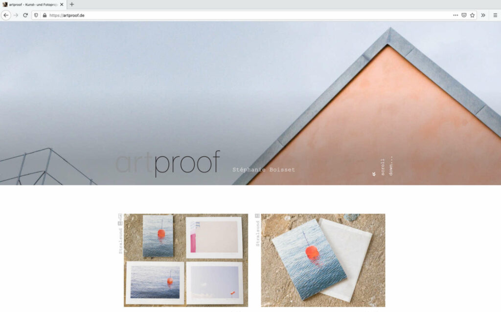 Index Seite mit der typischen Ostsee Architektur als Header-Bild von artproof.de